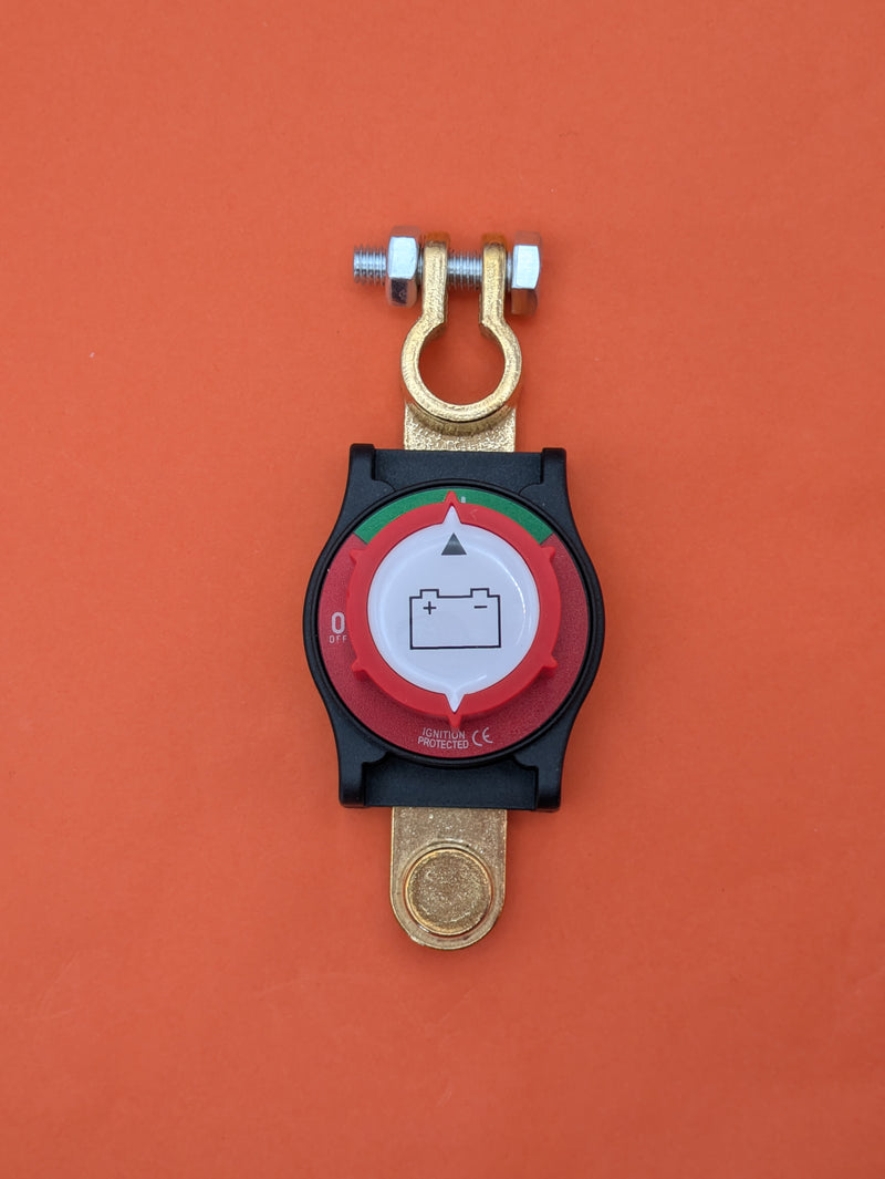 Top post battery disconnect switch with twist knob