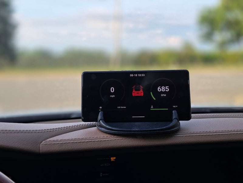 YOUCANIC UCAN-GO adapter and phone dashboard in a vehicle